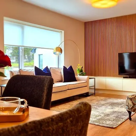 Modern Country Charm Apartment. شقة مولينجار