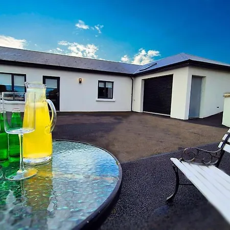 Modern Country Charm Apartment. *