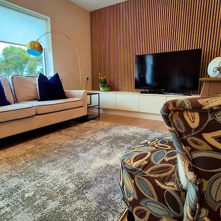 Modern Country Charm Apartment. Διαμέρισμα *